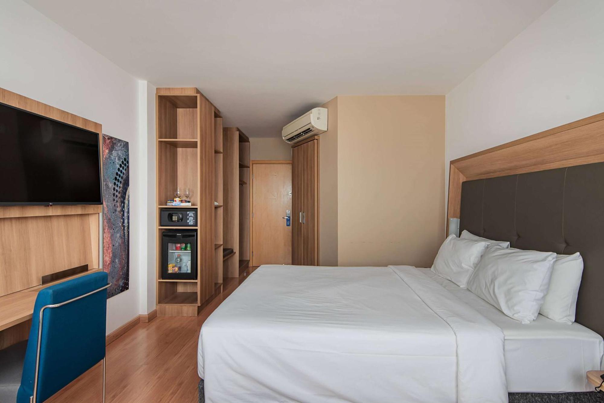 Business Queen Room - Non-Smoking,1670725916:JPEG